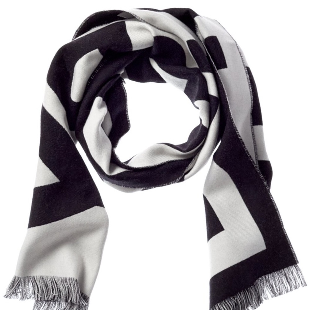 Burberry wool scarf authentic 💯